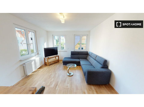 Modern and fully equipped 4 bed room apartment in Leinfelden - Apartamente