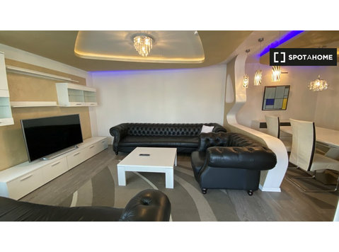Modern fully furnished 1 bedroom apartment with parking and - דירות