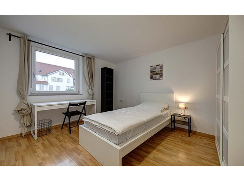 Zimmer in der Aachener Straße - 아파트