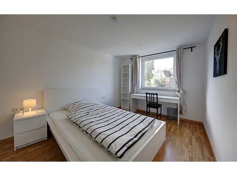 Zimmer in der Aachener Straße - Apartamente