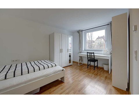 Zimmer in der Aachener Straße - Apartamente