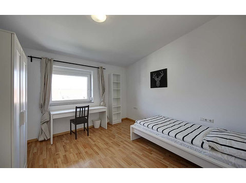 Zimmer in der Aachener Straße - Byty