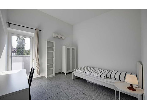 Zimmer in der Aachener Straße - Lejligheder
