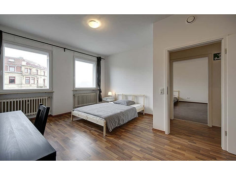 Zimmer in der König-Karl-Straße - 	
Lägenheter