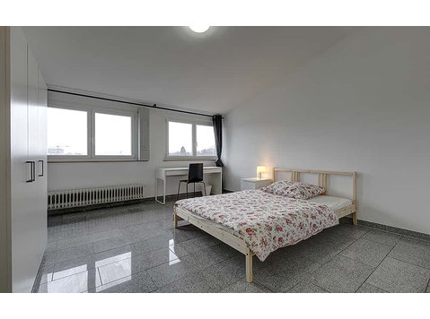 Zimmer in der König-Karl-Straße - Apartamente