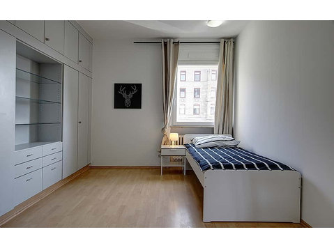 Zimmer in der König-Karl-Straße - Byty