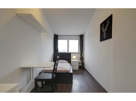 Zimmer in der König-Karl-Straße - Lejligheder