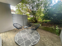 Bright and lovely studio with spacious winter garden… - Te Huur