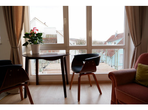 sunny apartment with a large balcony - De inchiriat