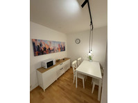 Cosy, modern flat with roof terrace & parking space right… - Aluguel