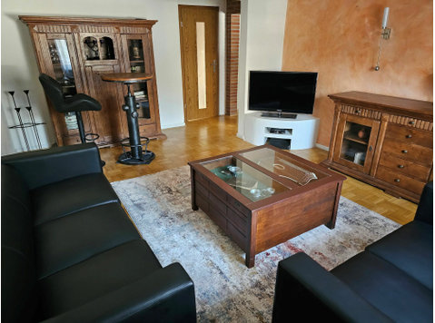 Cozy apartment with solid wood furniture close to Centro - Te Huur
