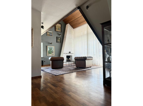 Galerie Künstler Haus mit offenem Karmin - For Rent