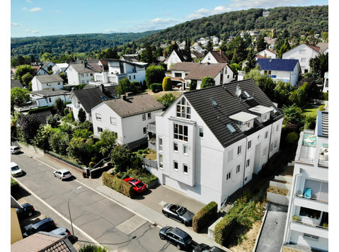 Luxurious Penthouse in Hofheim am Taunus: Living Above the… - Aluguel