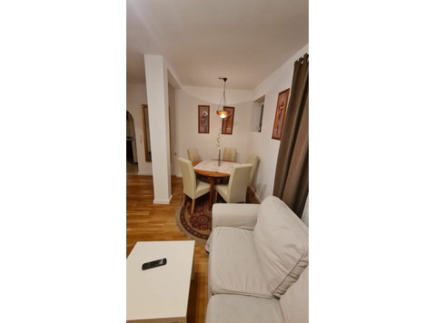 Quiet, fantastic 3 room apartment in Mainaschaff,  35km to… - Под Кирија
