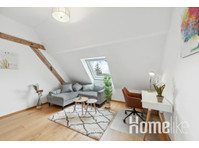 Bright attic apartment - in nature and yet close to the city - Apartamentos