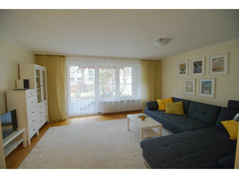 Beautiful, large garden apartment in a top location in… - Vuokralle