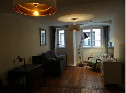 Cosy apartment in listed building near city center - Til Leie