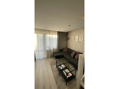 Modernisierte 2 Zimmer Maisonette Wohnung mit Balkon und… - Zu Vermieten