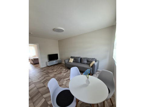 Highfield Apartment- bright studio between center and… - Te Huur