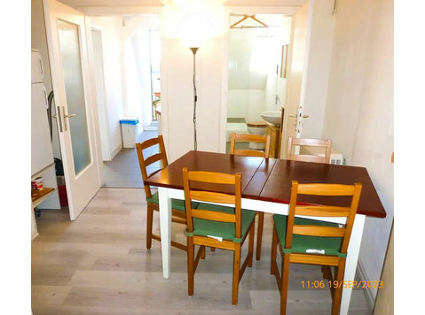 1-Bedroom apartment in München with balcony - השכרה