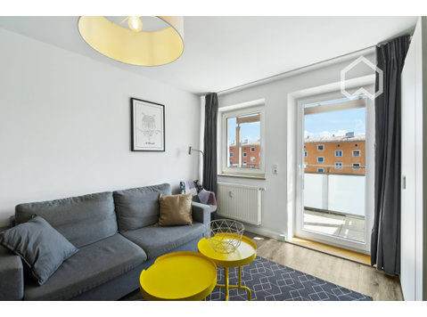 2 Bedroom Apt with Balcony 15 min from Central Station - Til Leie
