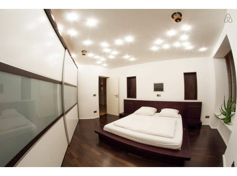 Awesome, pretty suite. Middle of Munich. Great view to… - For Rent