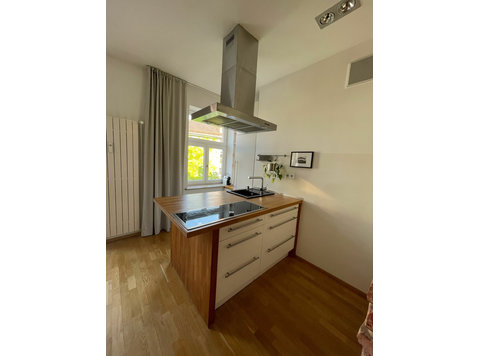 Beautiful, bright luxury Maisonette apartment in Munich - Disewakan