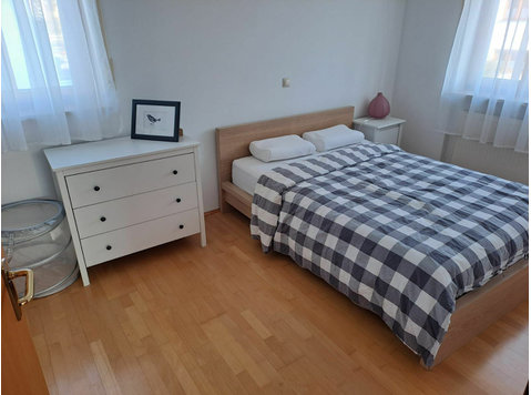 Helle, möblierte 2-Zimmer-Wohnung in München-Trudering zur… - Zu Vermieten