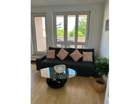 Bright and newly renovated, full furnished appartement with… - De inchiriat