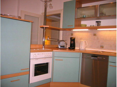 Centrally located 2,5 room old building apartment with… - Do wynajęcia