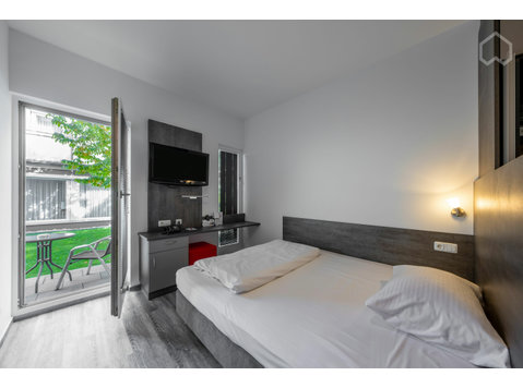 Charming serviced flat in perfect location at Schloßpark… - Za iznajmljivanje