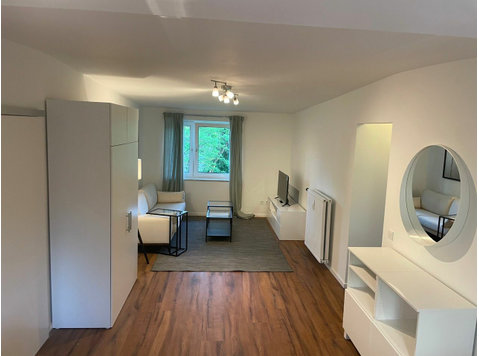 Freshly core renovated / Best location in Munich with park… - Til leje