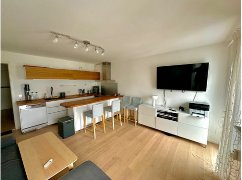 Fully furnished luxury 3-room penthouse near Nymphenburg… - 	
Uthyres