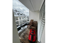Fully furnished luxury 3-room penthouse near Nymphenburg… - 	
Uthyres