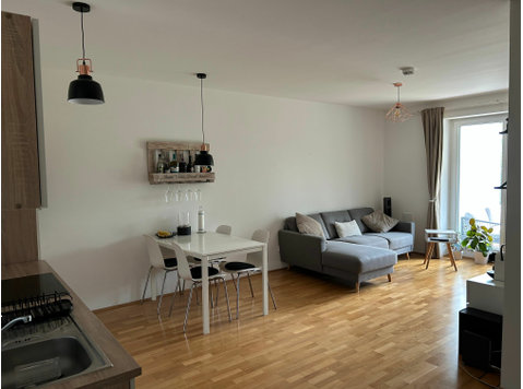 Great & beautiful, bright flat in popular Haidhausen - השכרה