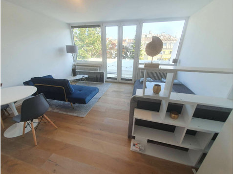High-quality apartment with fantastic south-facing balcony… - À louer