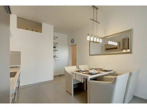 Luxurious furnished 2-room apartment with garden & terrace… - Kiralık