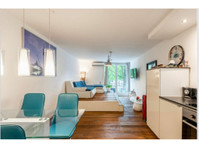 Metro Station in front of the door: chic Apartment near… - Te Huur