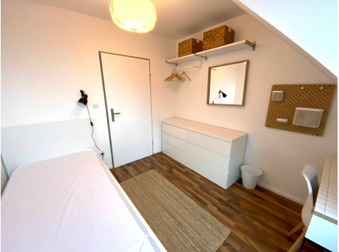 Modernes Zimmer in 160qm WG in Inning am Ammersee, nahe am… - Zu Vermieten
