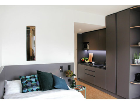Modern apartment in Munich Moosach with direct connection… - Aluguel