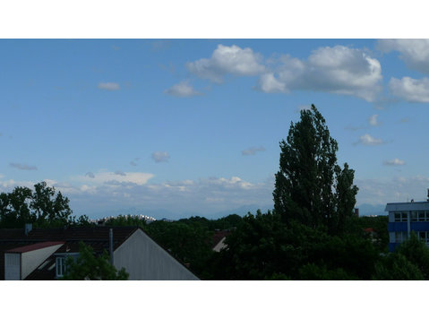 Quiet, bright 3.5 room flat w. ‚sun downer‘ balcony & view… - For Rent