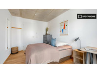 Room for rent in 4-bedroom apartment in Maxvorstadt, Munich - Til Leie