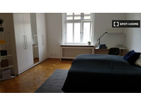 Room for rent in 6-bedroom apartment in Maxvorstadt, Munich - Te Huur