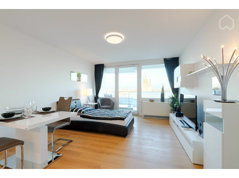 Spacious & gorgeous apartment (München) - Izīrē