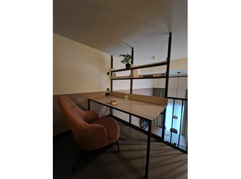 Tolles und modernes DUPLEX Serviced Apartment mit Terrasse… - 	
Uthyres