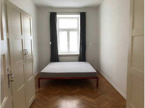 Top newly renovated flat in the Glockenbach quarters - For Rent