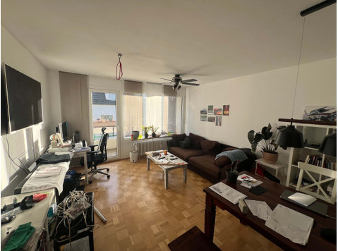 Apartment in Bocksdornstraße - דירות