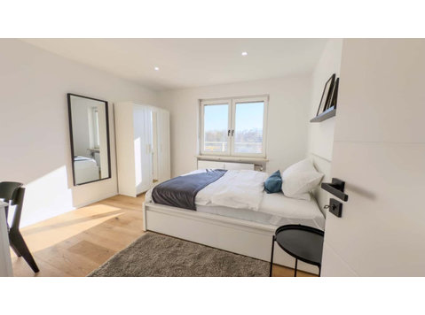 Neue 3er WG: Komplett Renoviert - Perfekte Lage - Apartments