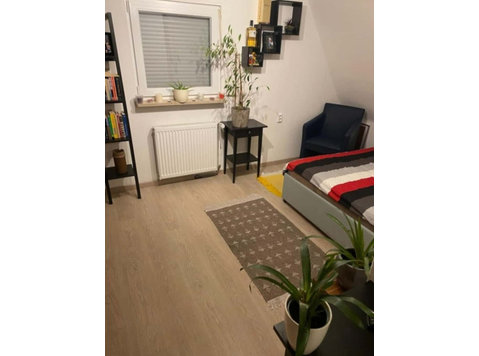 Room In the WG House (For April) - דירות
