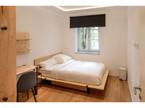 Zimmer in der Schmied-Kochel-Straße B - آپارتمان ها